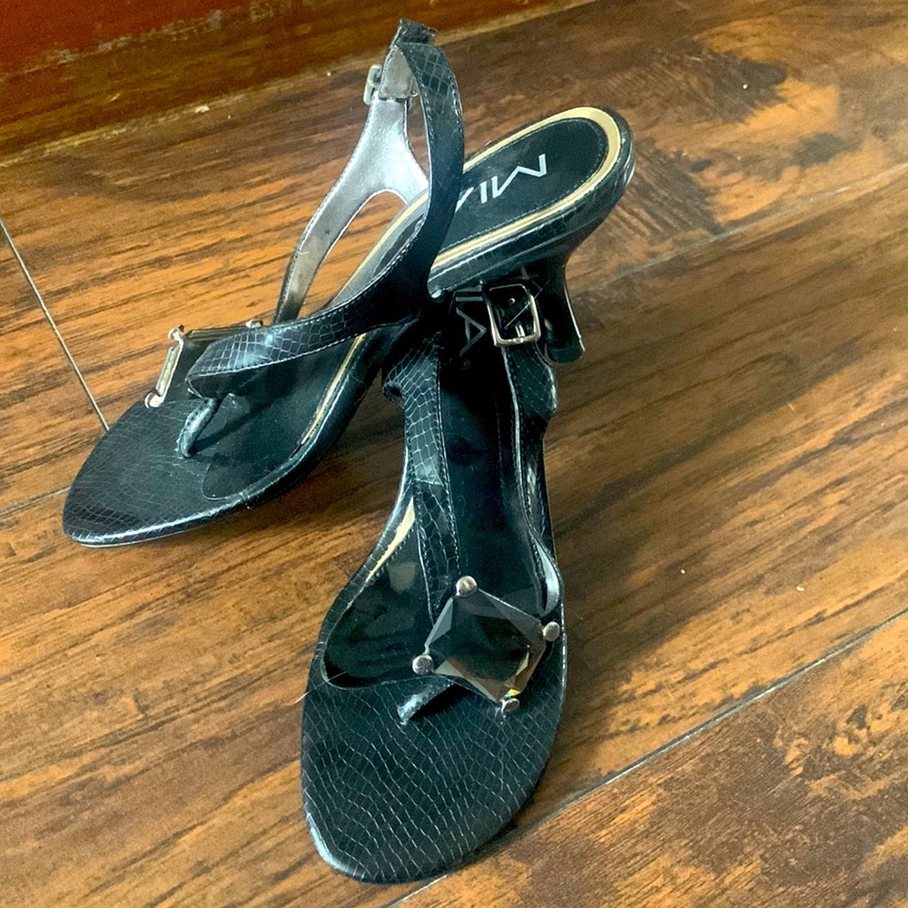 Mia size 7 heals